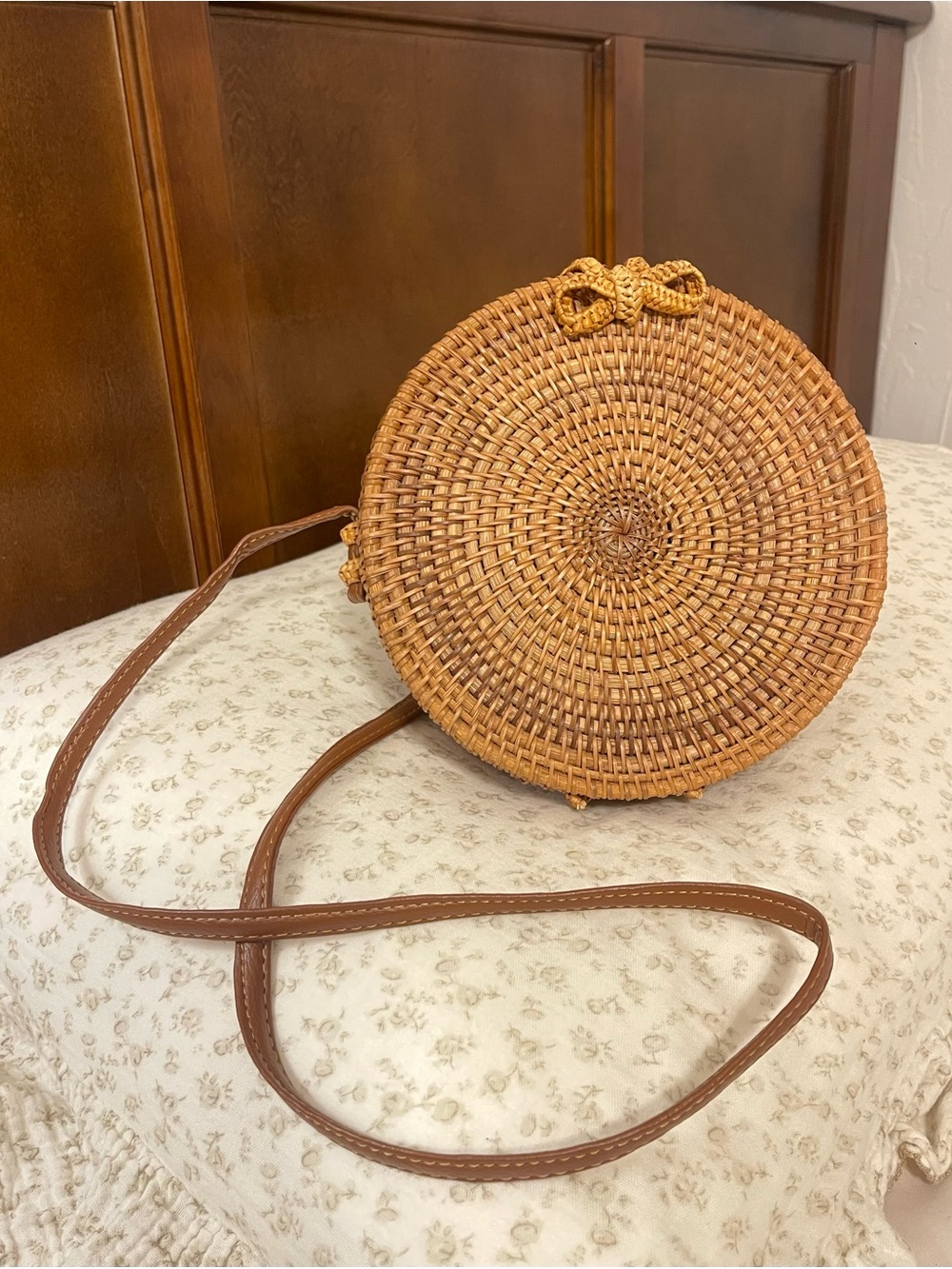 Round Ratten Crossbody Bag in Brown